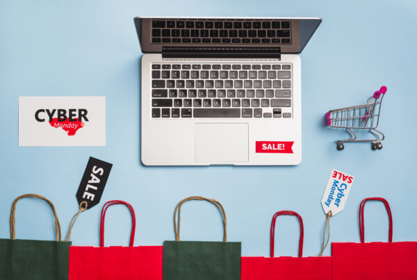 How can you scale a Laravel e-commerce store to handle high traffic